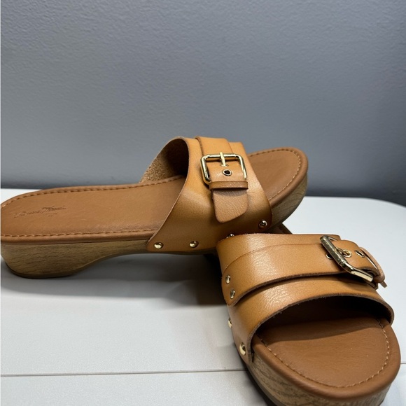 Women's Tan Slide Sandals universal tread size 9 - Picture 2 of 7